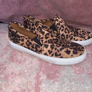 Women’s Steve  Madden Safary sneakers size 9.5